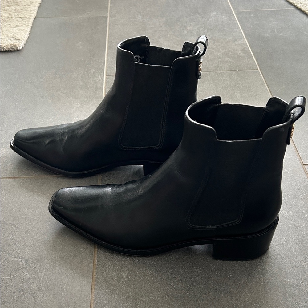 Black Leather Women’s Chelsea Boots